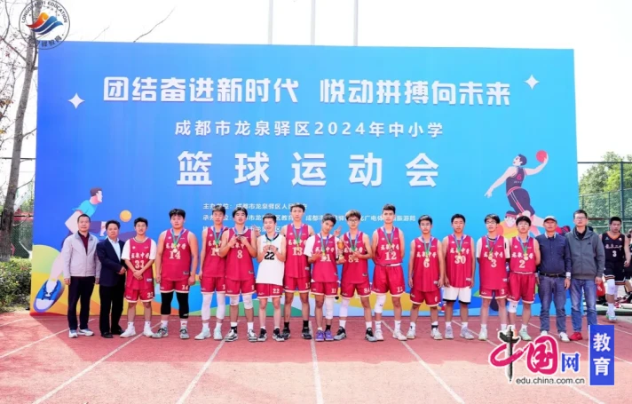 老年人如何安全地进行篮球接球训练?_1